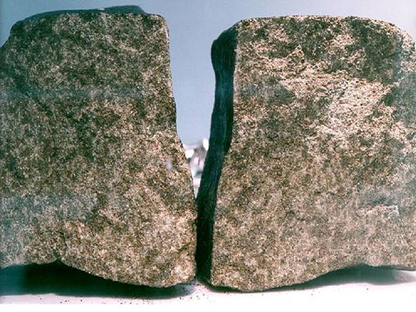 06_Nakhla_meteorite1.jpg