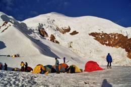 05b Mt. Illimani (6438m). Bolivia - 2001.jpg